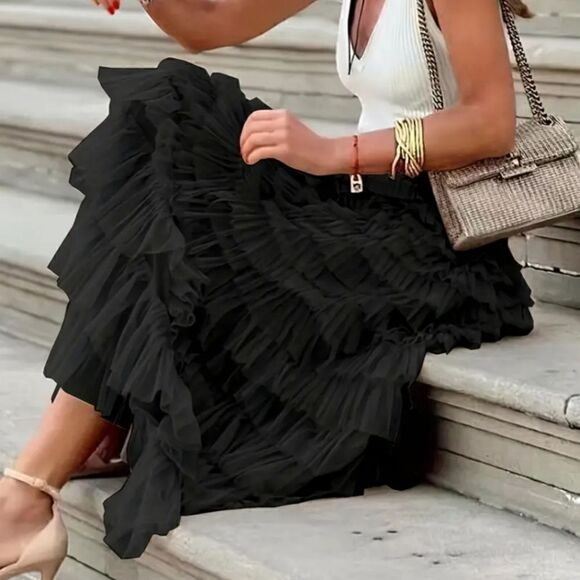 Black Maxi Layer Pettit Skirt (S-M) - Picture 4 of 9